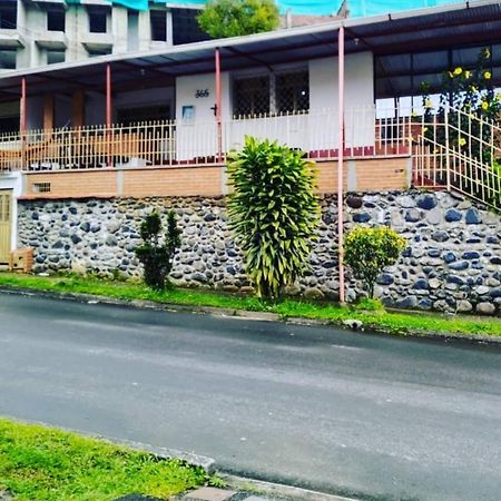 Hostal Spa Casa De Piedra Con Jacuzzi Санта-Роса-де-Кабаль Экстерьер фото