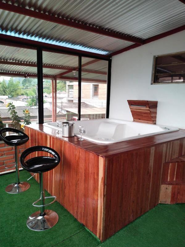 Hostal Spa Casa De Piedra Con Jacuzzi Санта-Роса-де-Кабаль Экстерьер фото