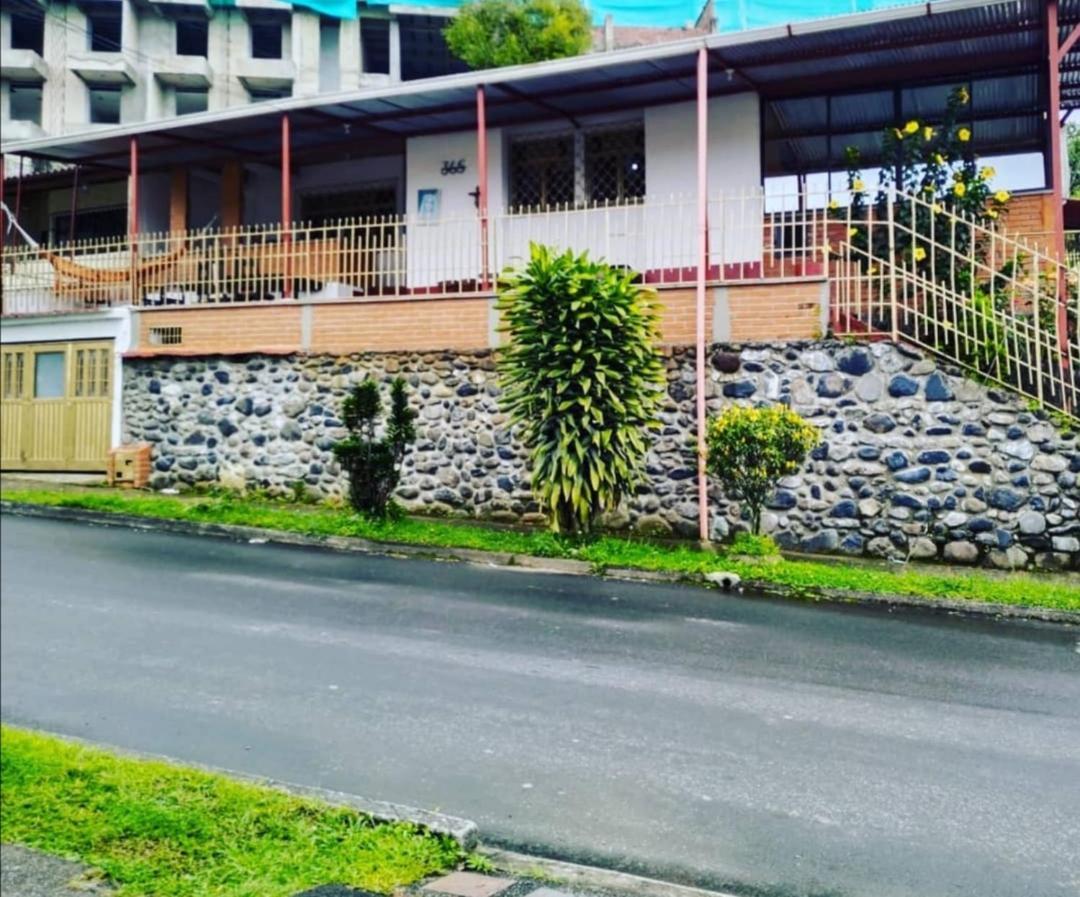 Hostal Spa Casa De Piedra Con Jacuzzi Санта-Роса-де-Кабаль Экстерьер фото