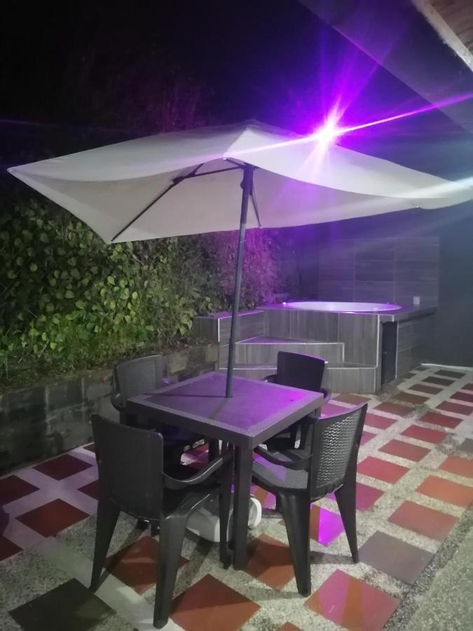 Hostal Spa Casa De Piedra Con Jacuzzi Санта-Роса-де-Кабаль Экстерьер фото